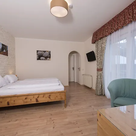 ホテル Genusshotel Almrausch 4*