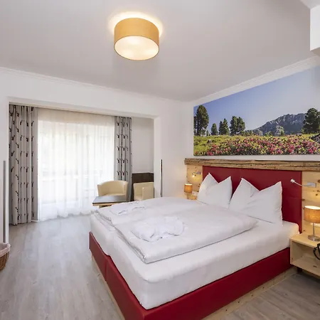 Genusshotel Almrausch فندق باد كلينكيرشهايم